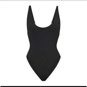 SKIMS SIGNATURE SWIM SCOOP NECK ONE PIECE IN ONYX  Size large